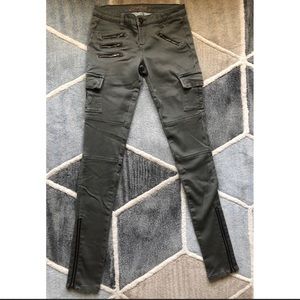 Skinny cargo pants